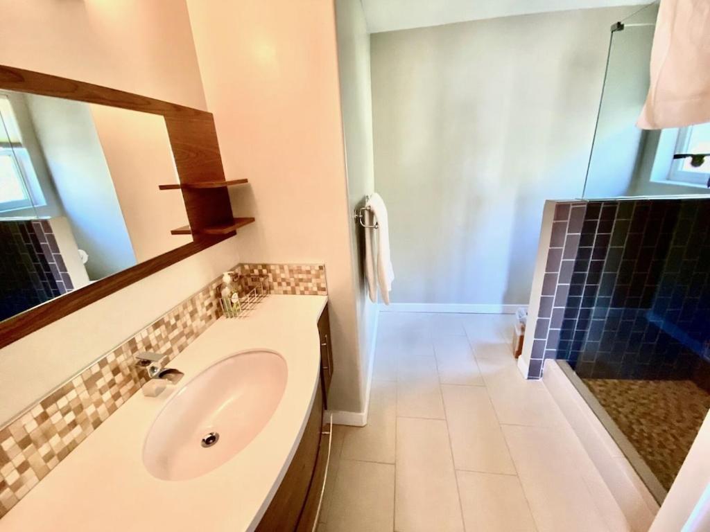 Modern 6 Bedroom Retreat, Stunning Lake Views, Close To Village! ليك أروهيد المظهر الخارجي الصورة